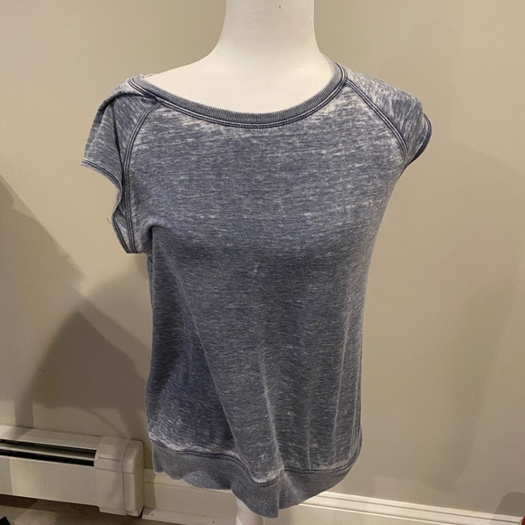 Distressed oversized tank - Picture 1 of 3